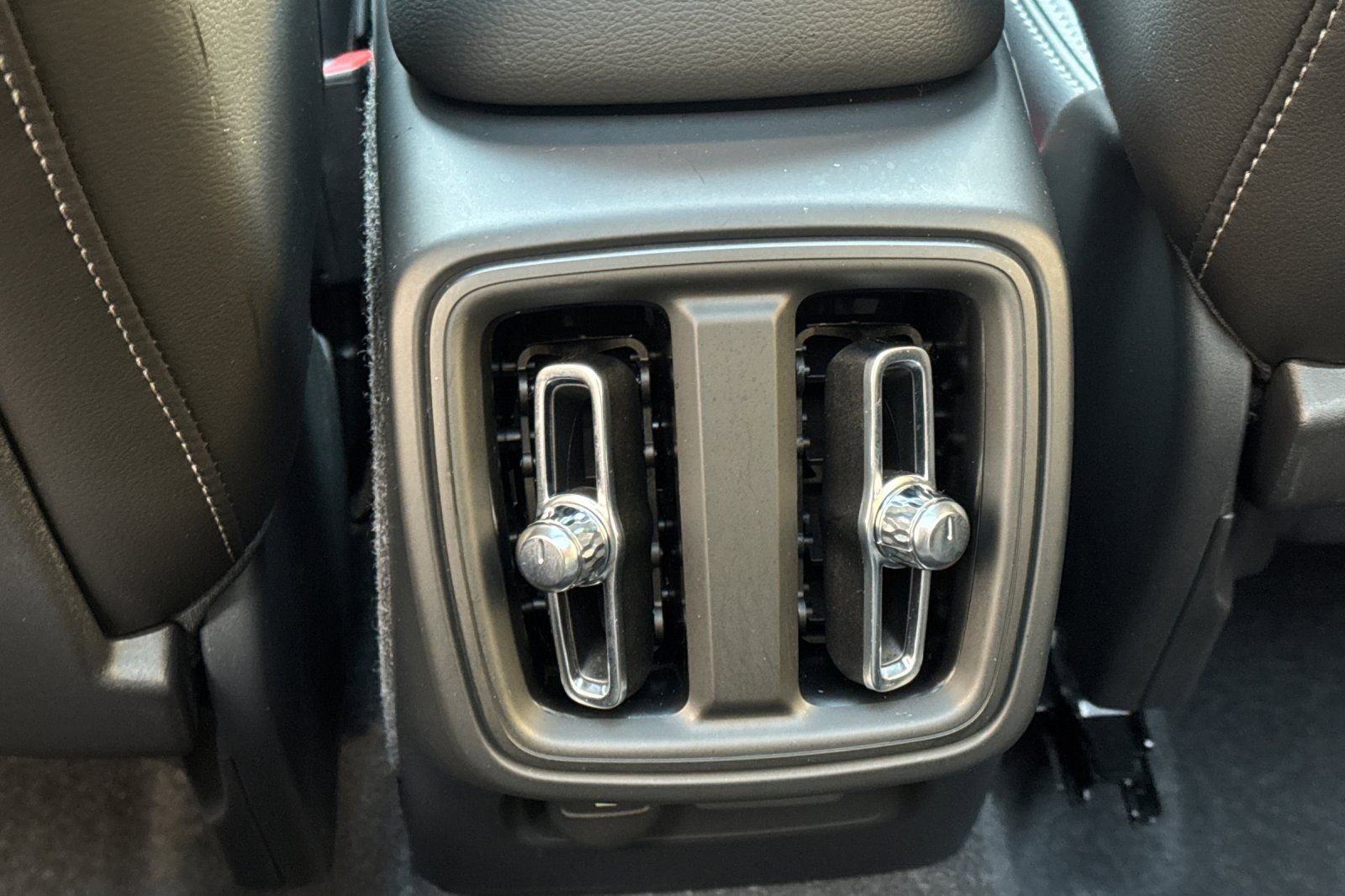 Used 2024 Volvo XC40 B5 Plus w/ Climate Package image 13