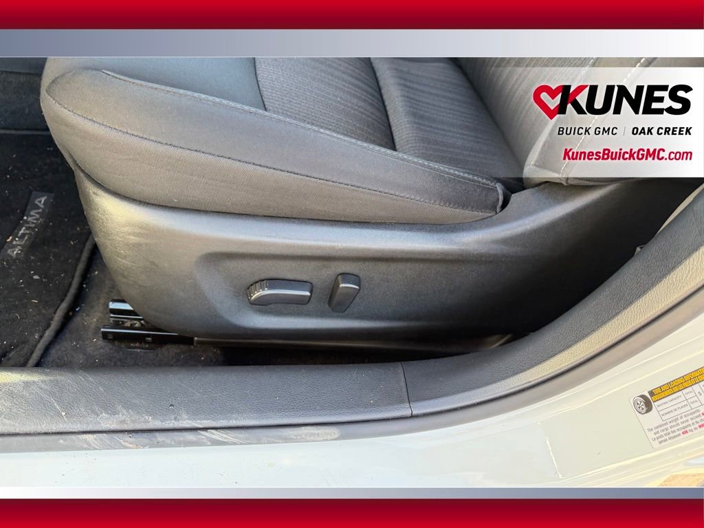 Used 2024 Nissan Altima 2.5 SV image 12