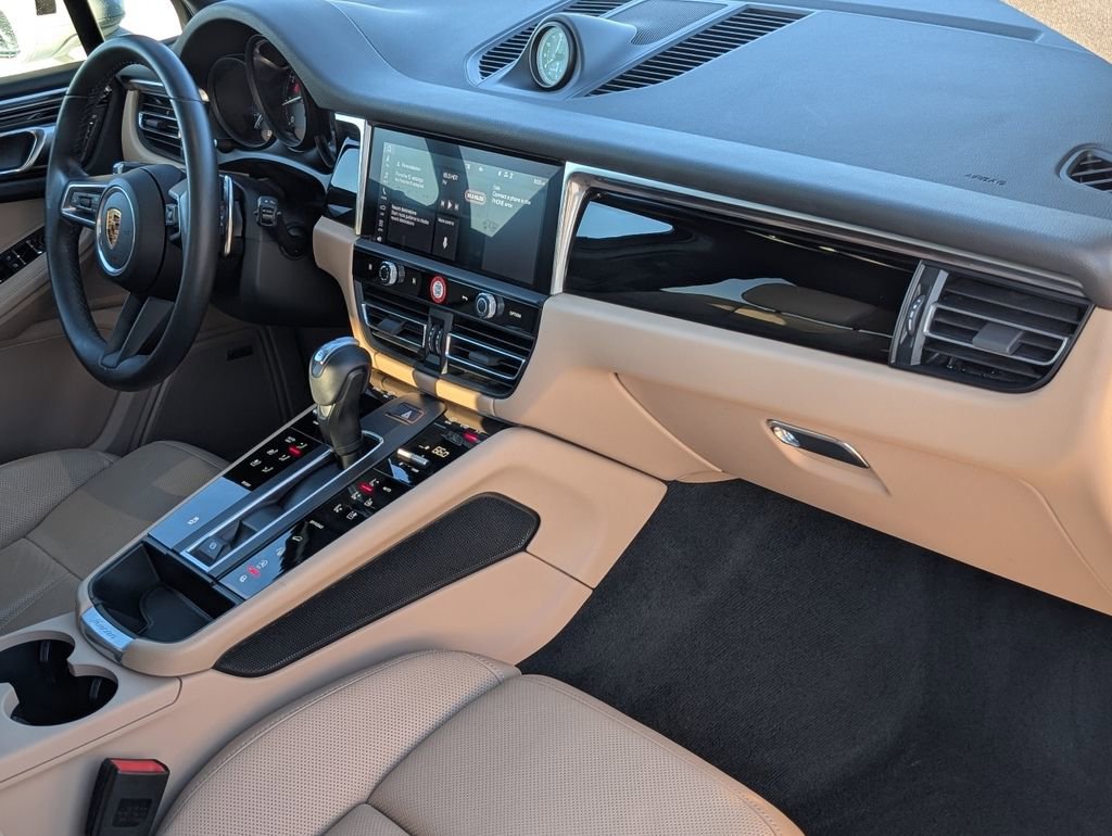 Certified 2022 Porsche Macan image 13