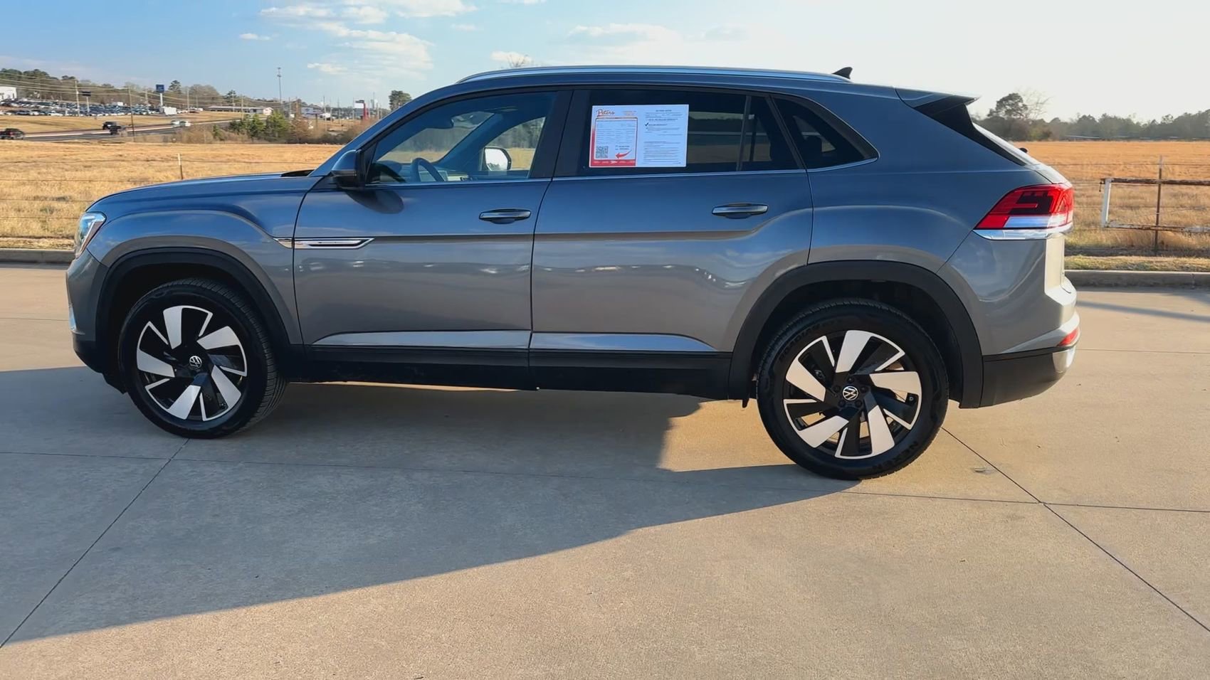 Used 2025 Volkswagen Atlas Cross Sport SE FWD image 6