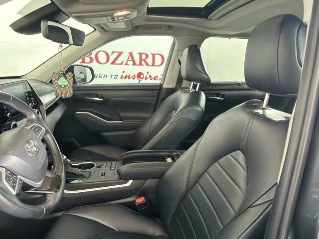 Used 2022 Toyota Highlander XLE FWD image 11