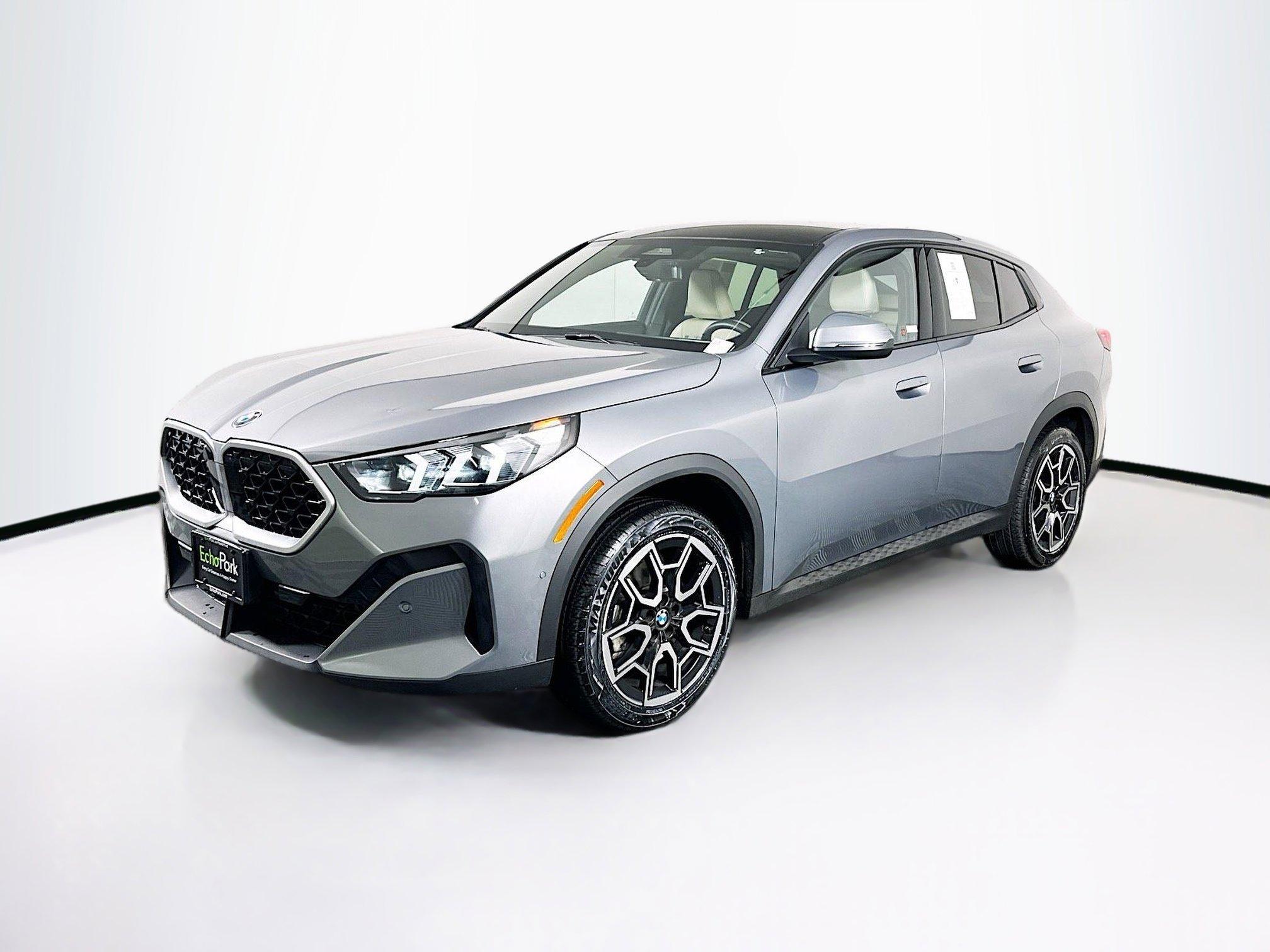 Used 2025 BMW X2 xDrive28i image 3
