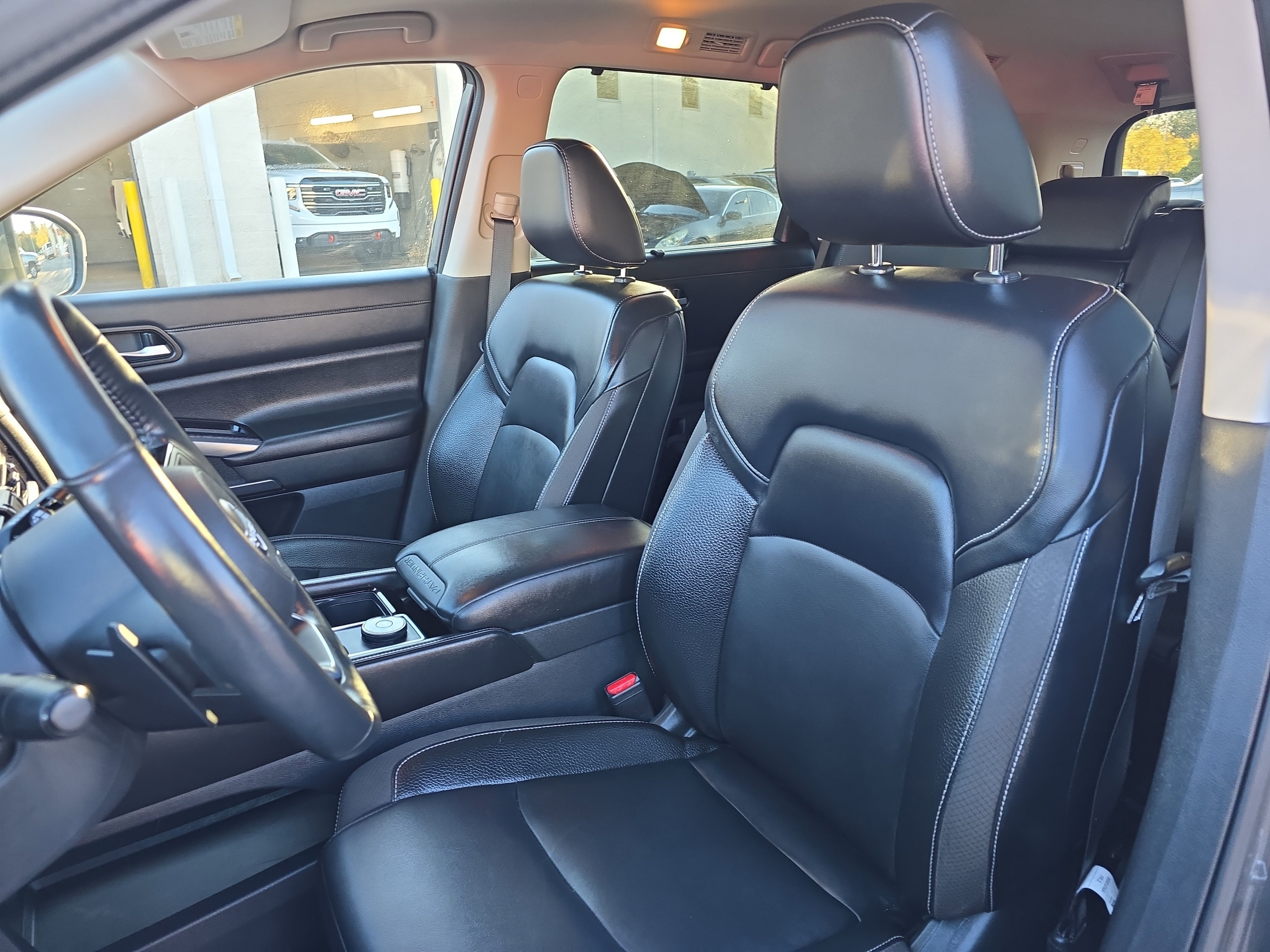 Used 2022 Nissan Pathfinder SL w/ SL Black Package image 17