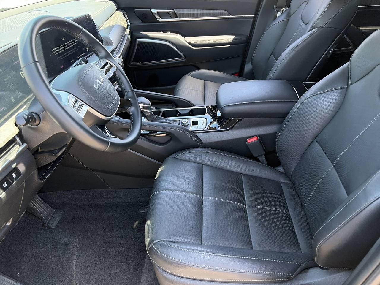 Certified 2025 Kia Telluride EX w/ EX Captain's Chair Package FWD image 18