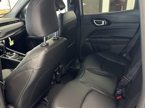 New 2026 Jeep Compass Latitude AWD/4WD image 17