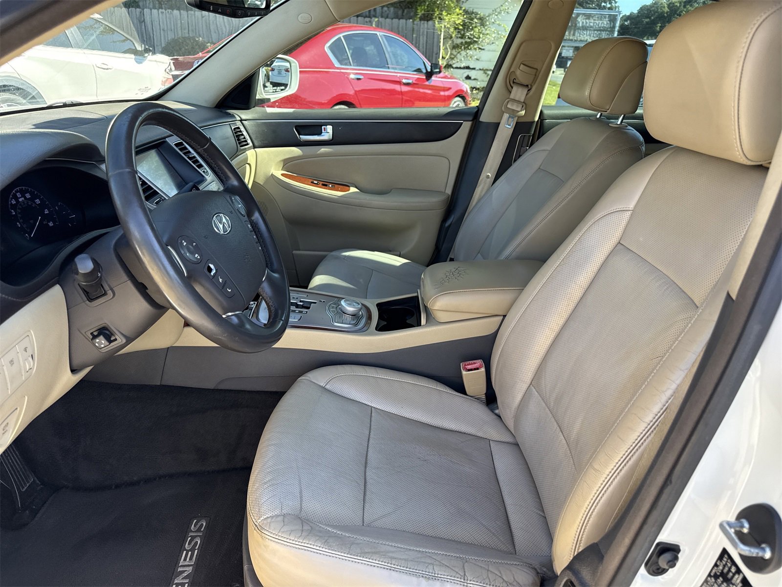 Used 2013 Hyundai Genesis 3.8 w/ Premium Pkg image 10