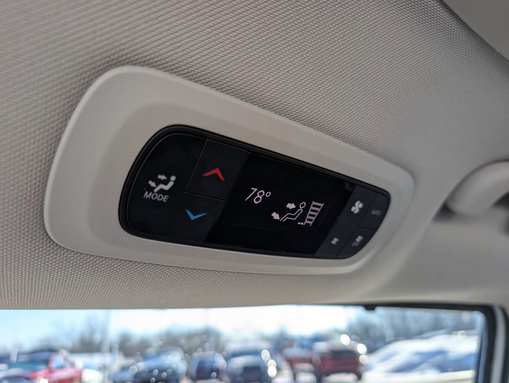 Used 2024 Chrysler Pacifica Touring-L image 31