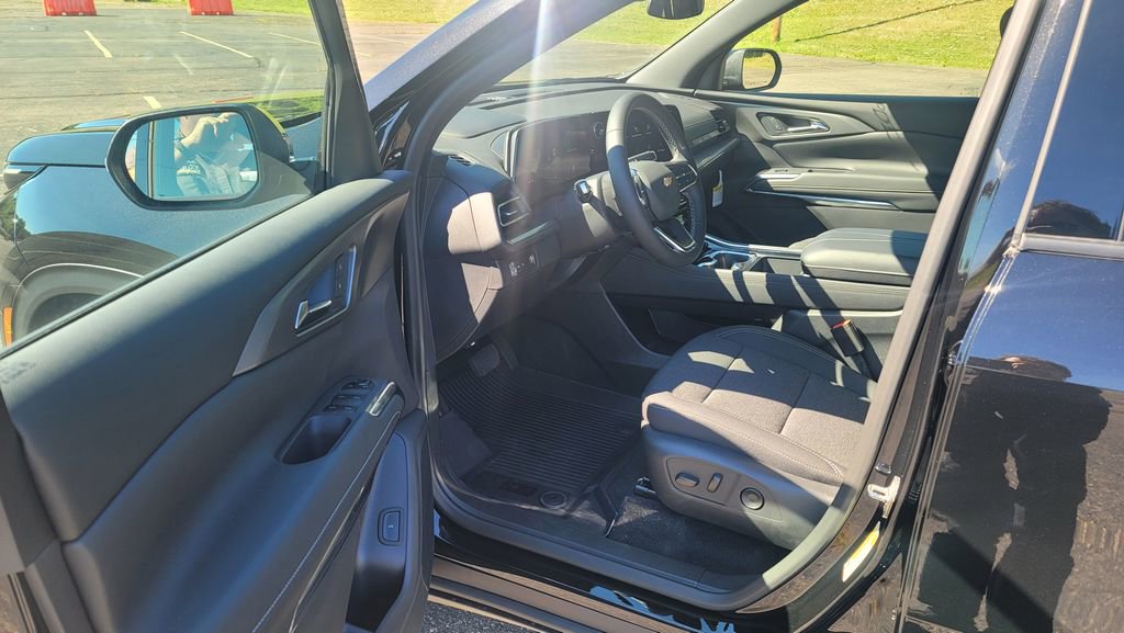 New 2026 Chevrolet Traverse LT w/ LPO, Floor Liner Package image 18