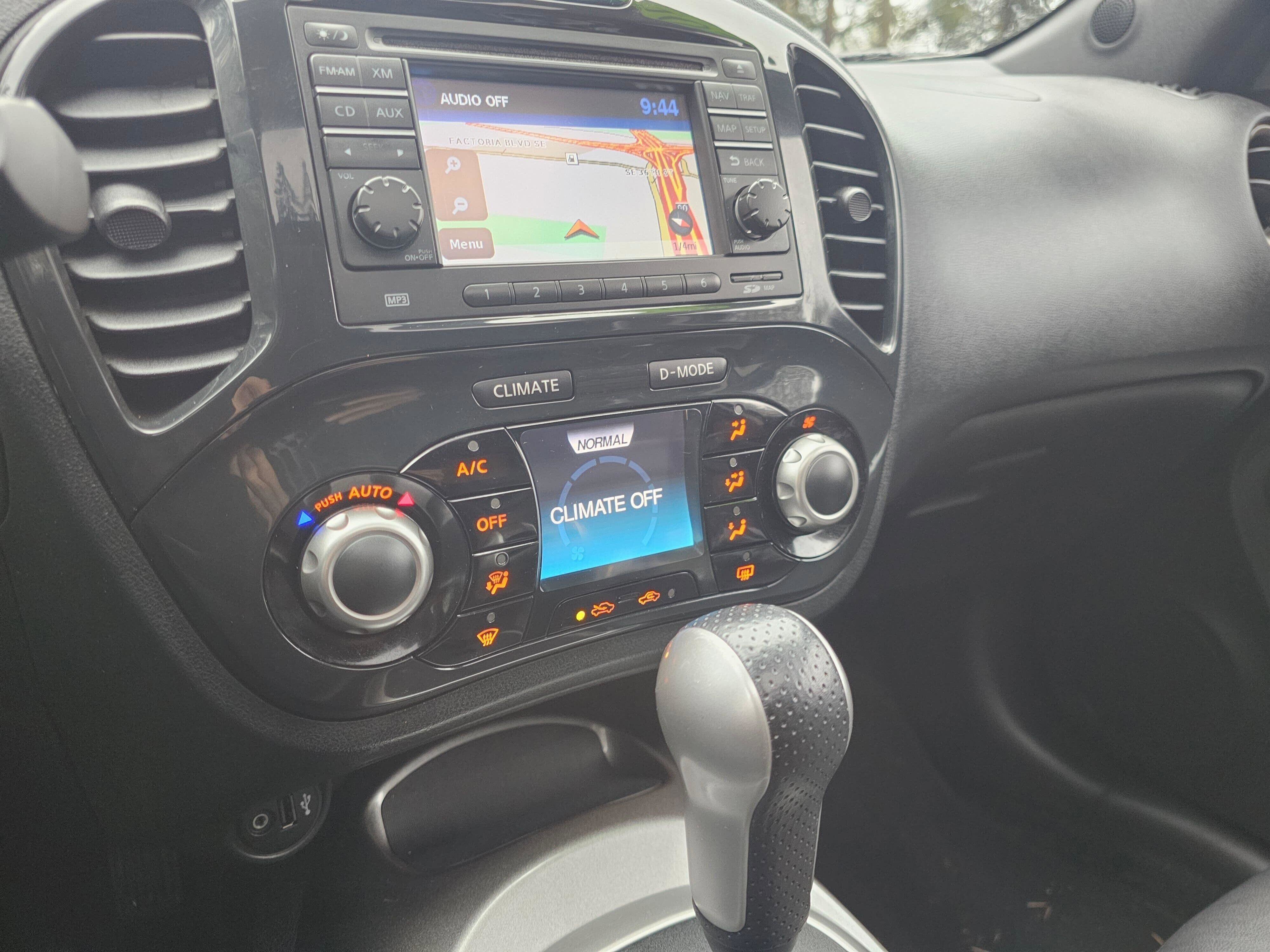 Used 2012 Nissan Juke SL AWD/4WD image 27