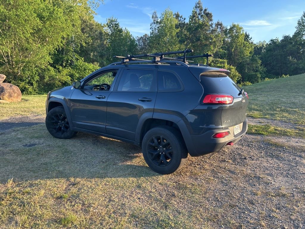 Used 2017 Jeep Cherokee Trailhawk w/ Cold Weather Group AWD/4WD image 4