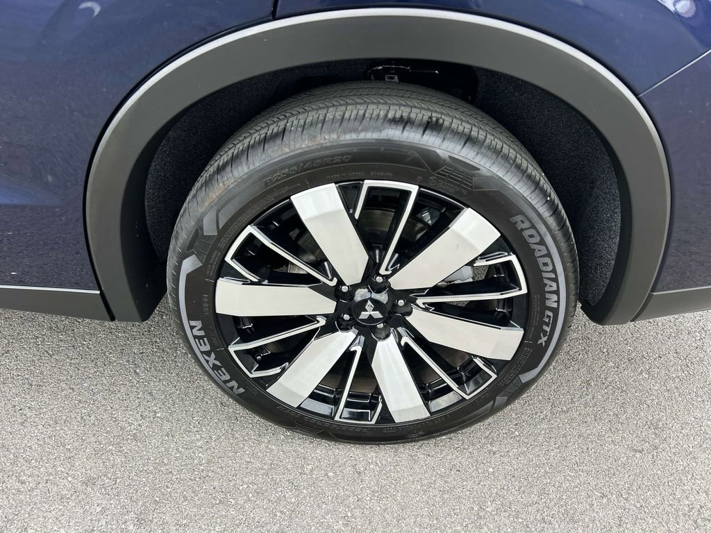 Used 2025 Mitsubishi Outlander SE image 13