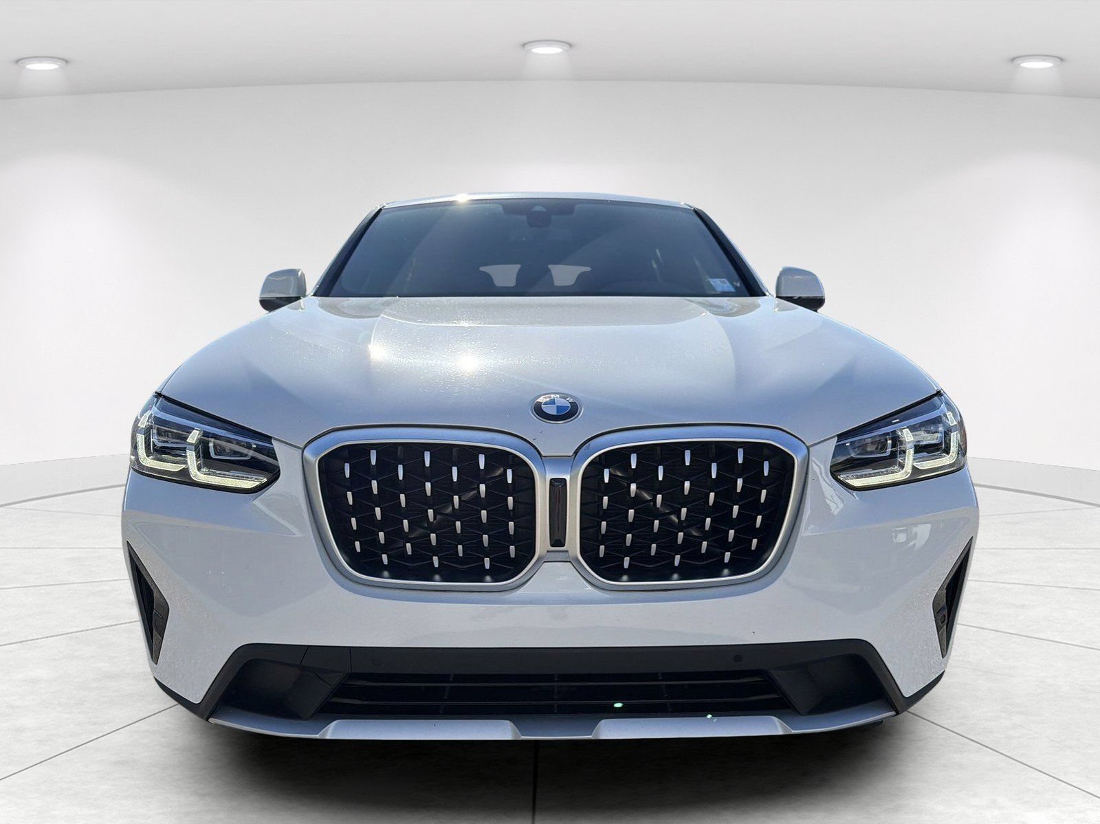 Certified 2025 BMW X4 xDrive30i AWD/4WD image 2