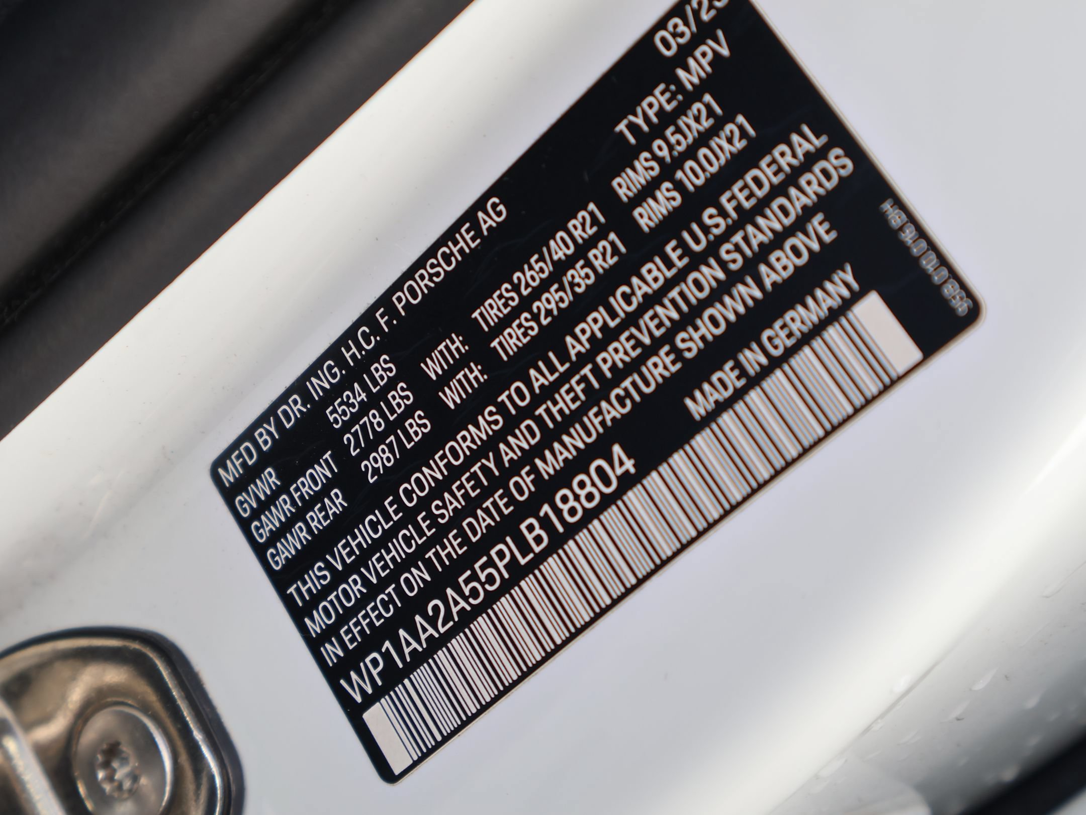 Used 2023 Porsche Macan AWD/4WD image 33