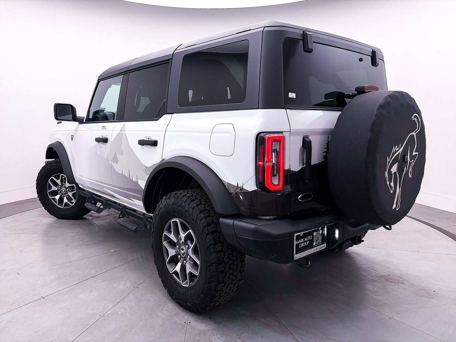 Used 2023 Ford Bronco Badlands image 2