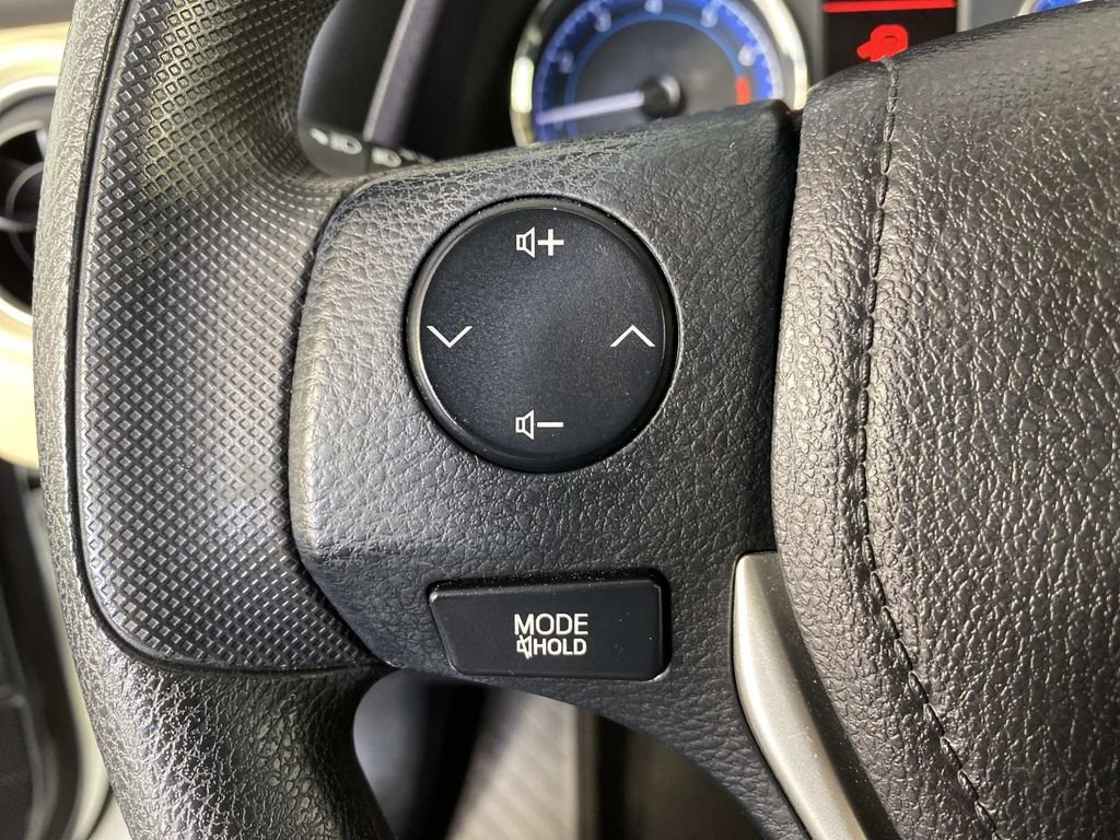 Used 2018 Toyota Corolla LE FWD image 16