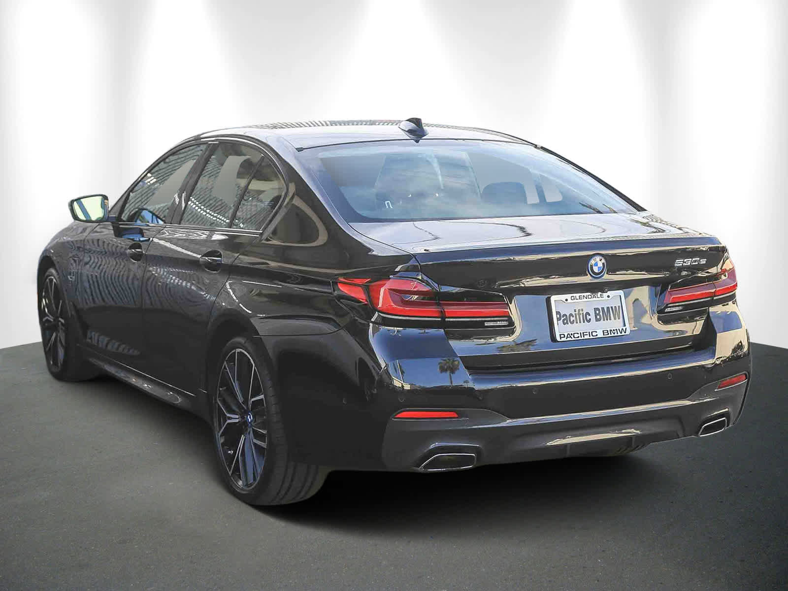 Certified 2023 BMW 530e w/ M Sport Package image 4