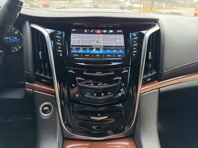 Used 2018 Cadillac Escalade ESV Luxury image 29