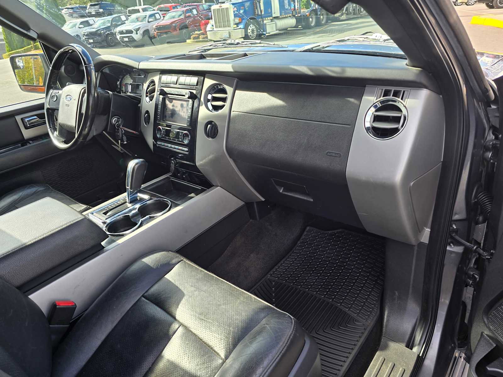 Used 2013 Ford Expedition Limited image 12