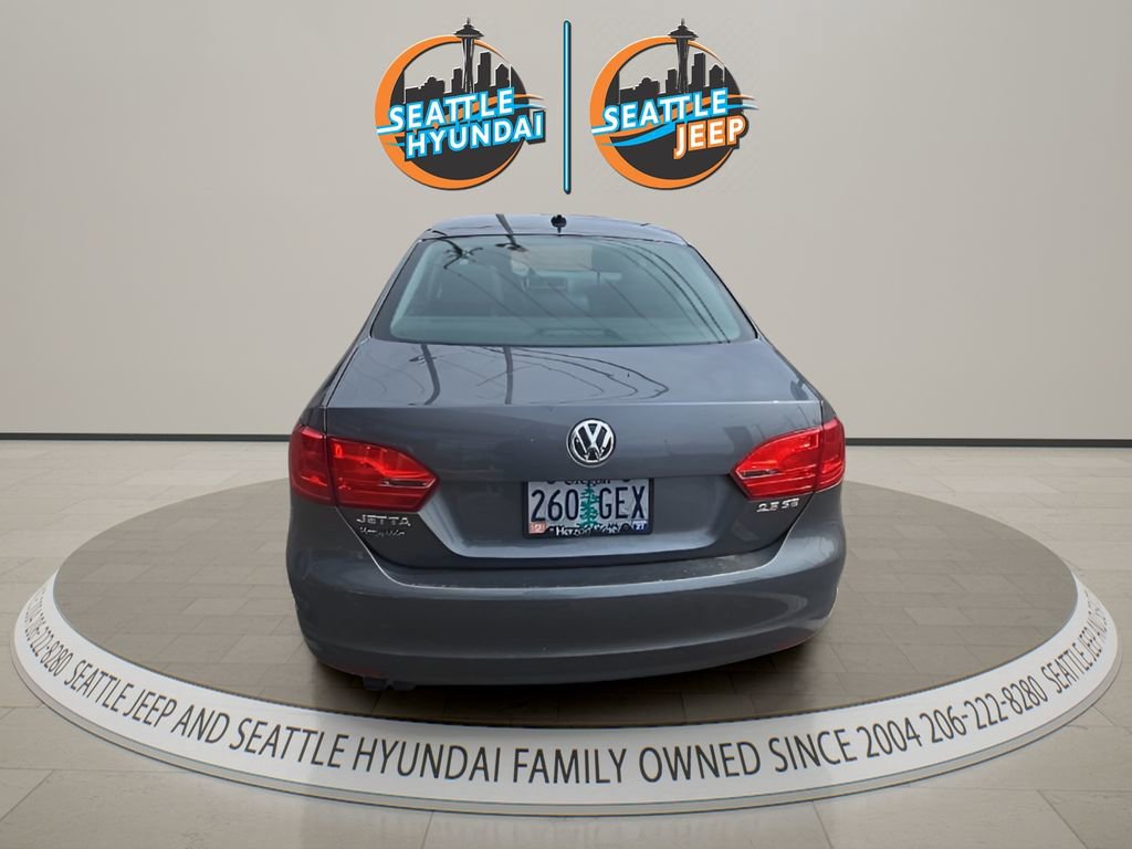 Used 2013 Volkswagen Jetta SE FWD image 3