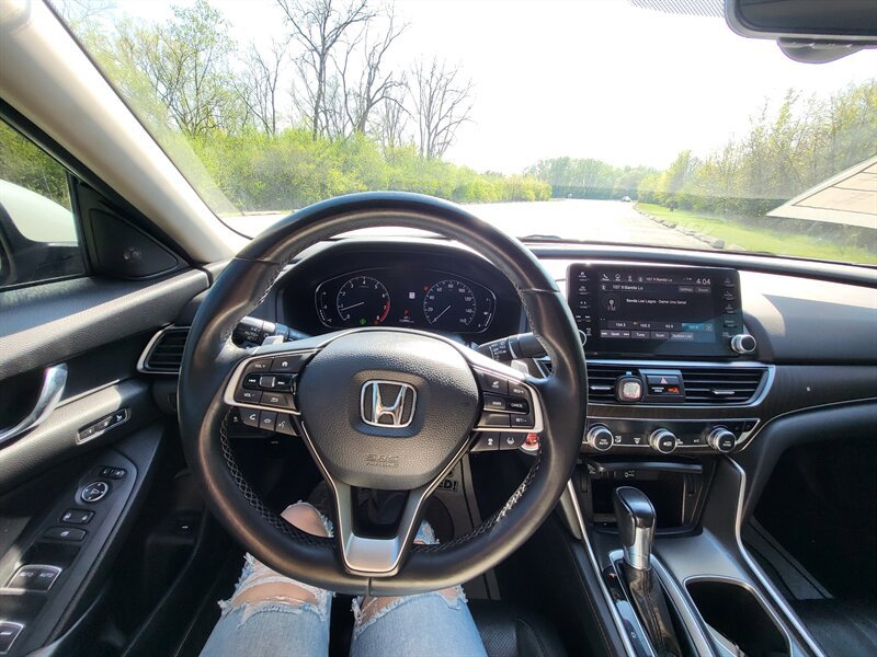 Used 2018 Honda Accord Touring image 12