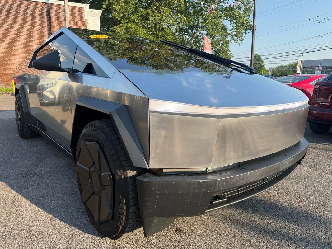 Used 2024 Tesla Cybertruck AWD Crew Cab image 3