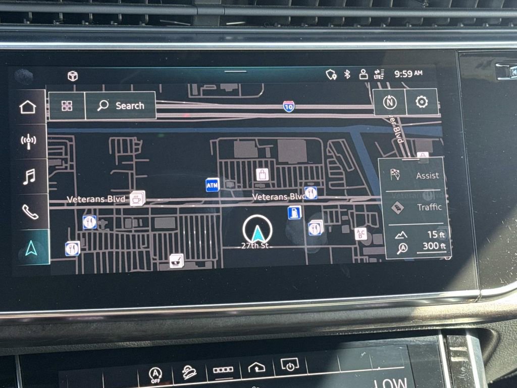 Used 2023 Audi Q8 Premium image 27