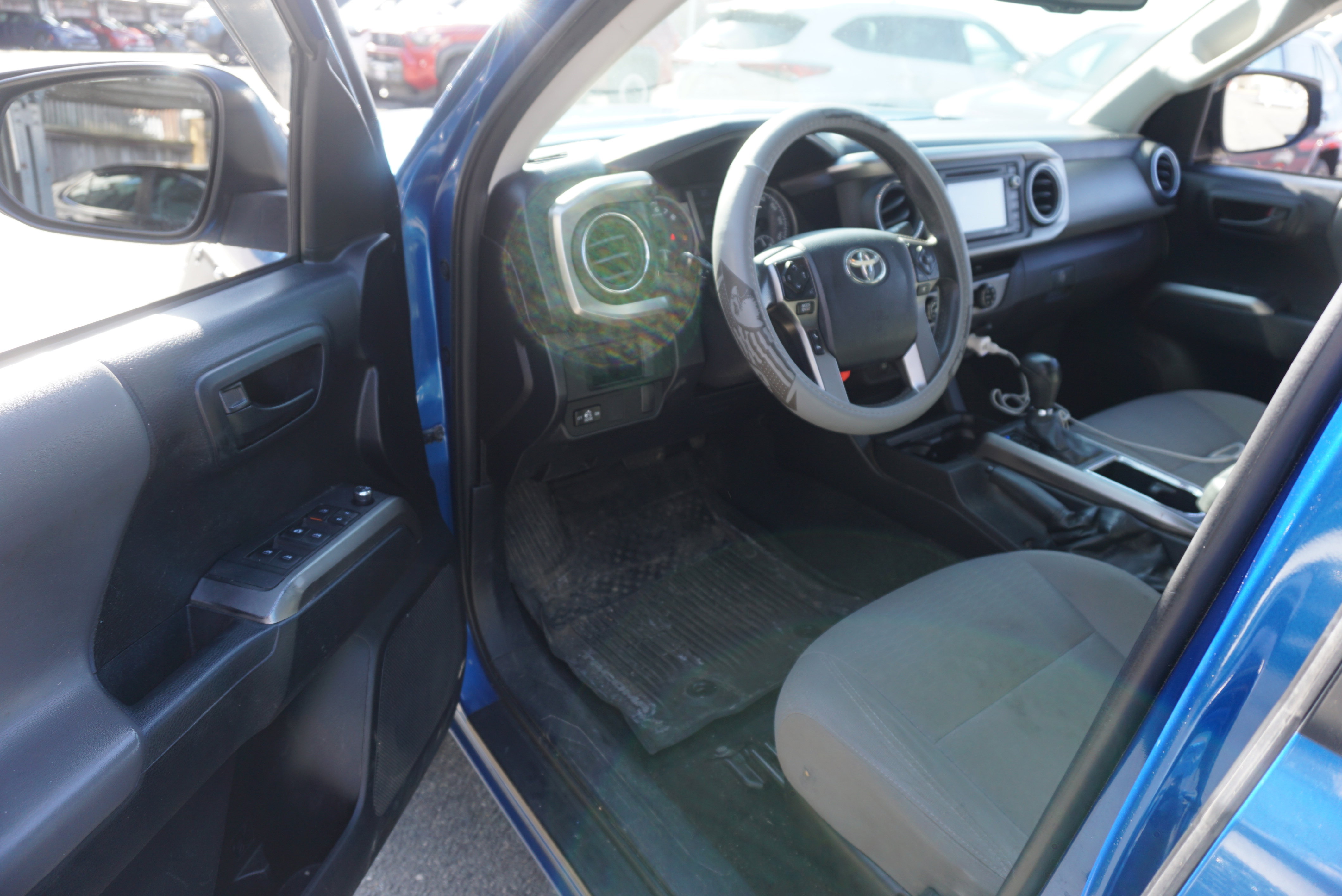 Used 2017 Toyota Tacoma SR5 w/ Tow Package image 7