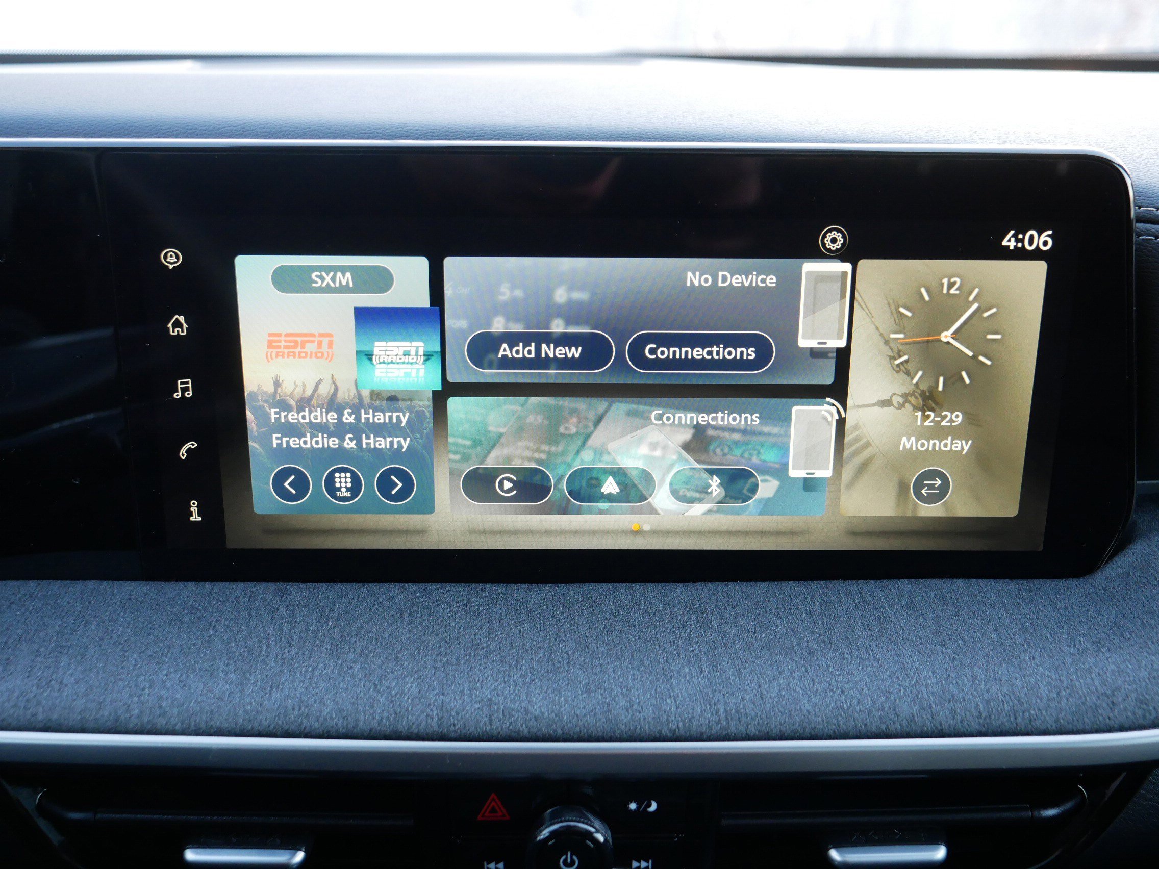 Certified 2025 Nissan Kicks SV w/ SV Premium Package image 30