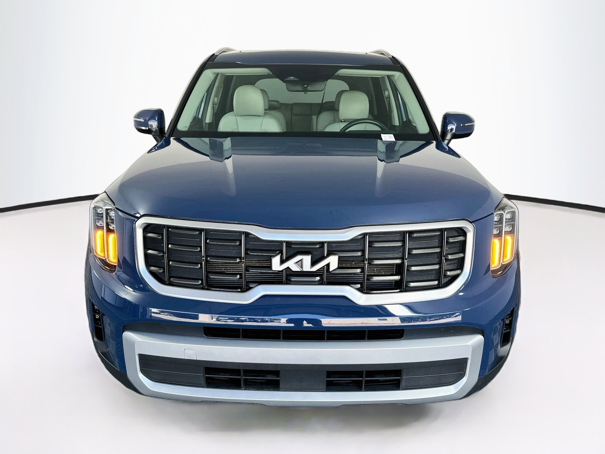 Used 2025 Kia Telluride S FWD image 2