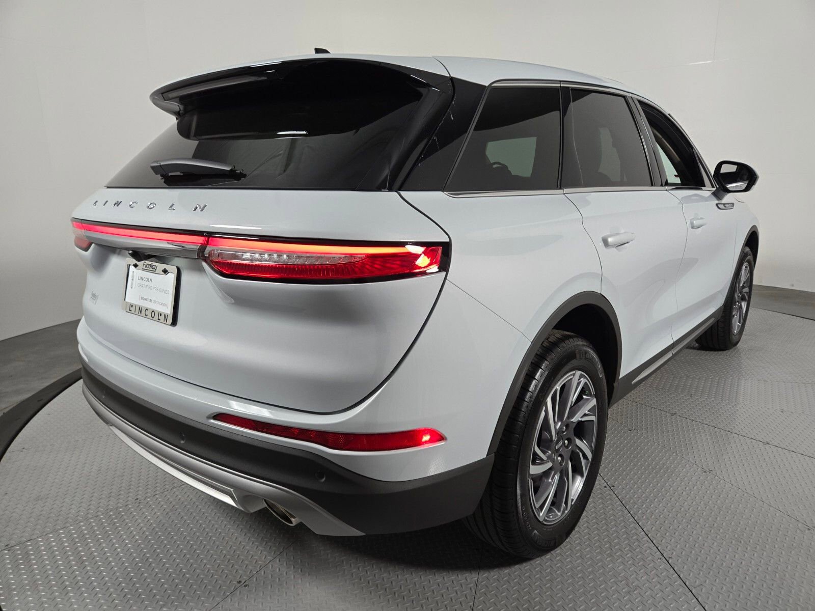 Certified 2025 Lincoln Corsair FWD image 4