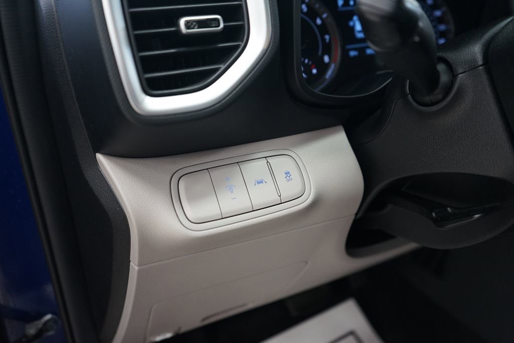 Used 2020 Hyundai Venue SEL image 25