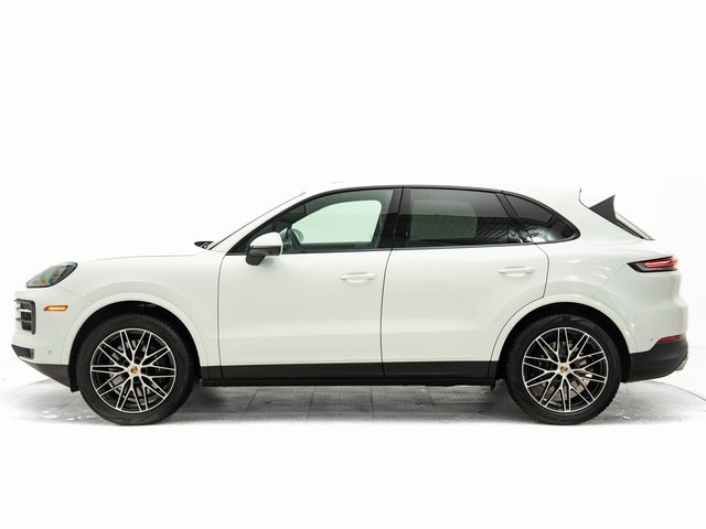 Used 2025 Porsche Cayenne image 2