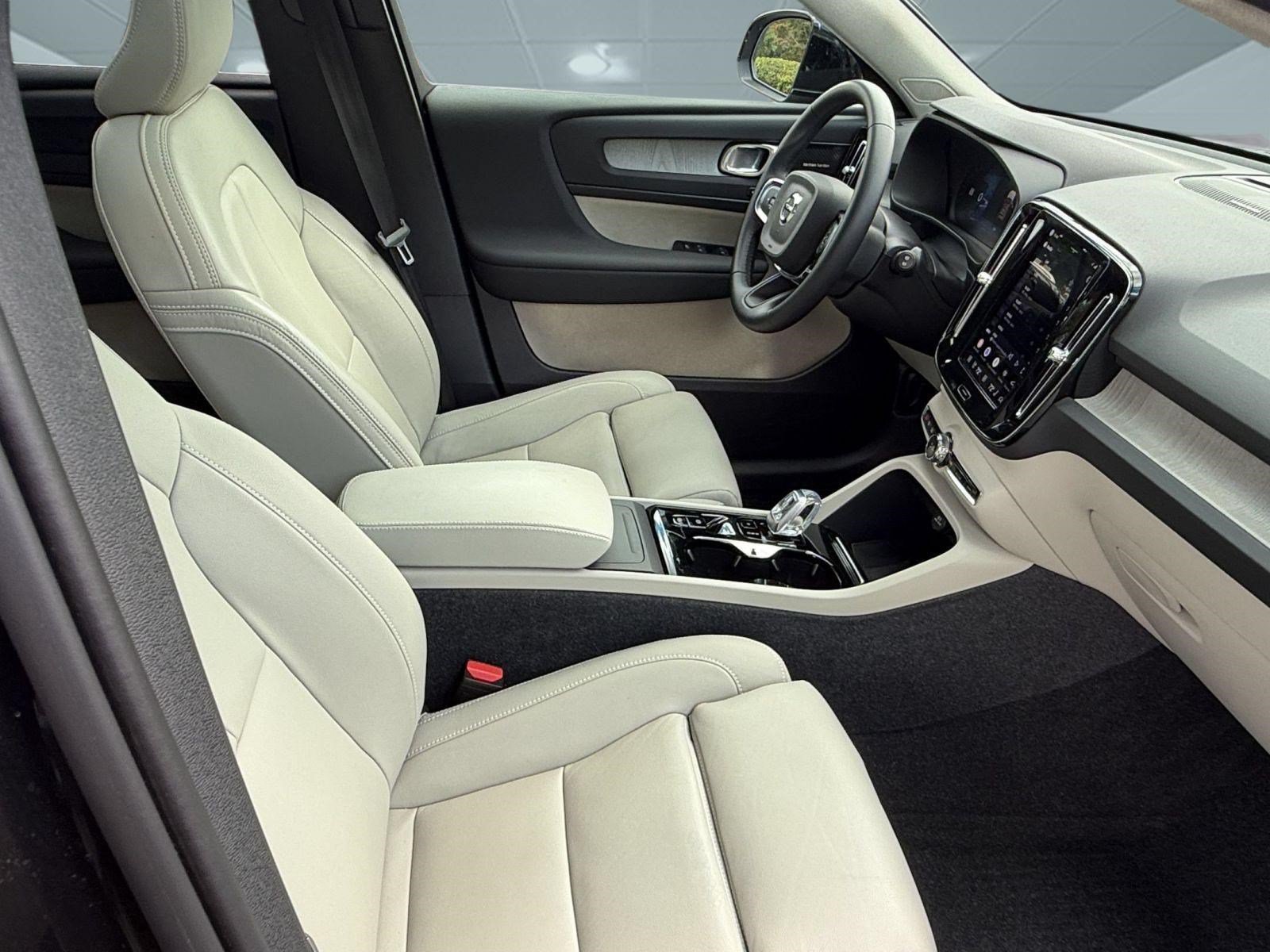 Certified 2024 Volvo XC40 B5 Ultimate w/ Protection Package Premier AWD/4WD image 25