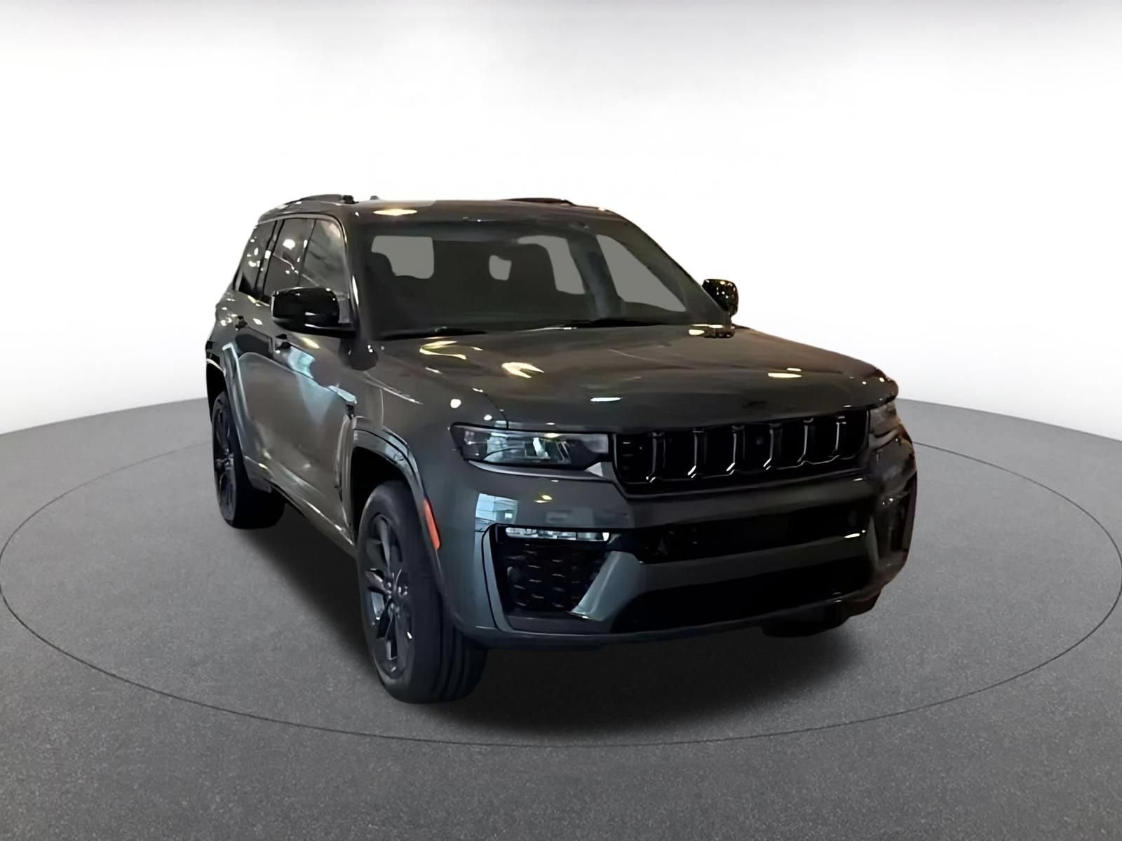 Used 2026 Jeep Grand Cherokee Limited AWD/4WD image 3