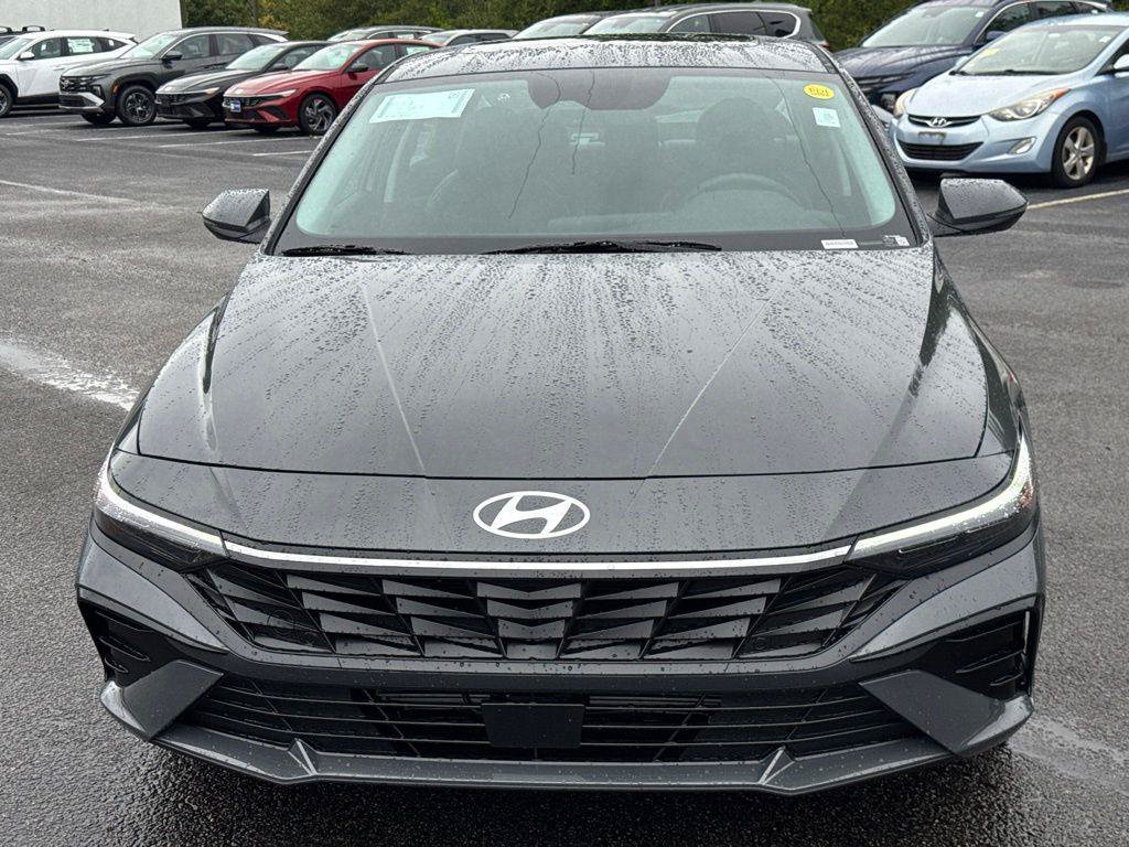 New 2026 Hyundai Elantra Limited FWD image 2