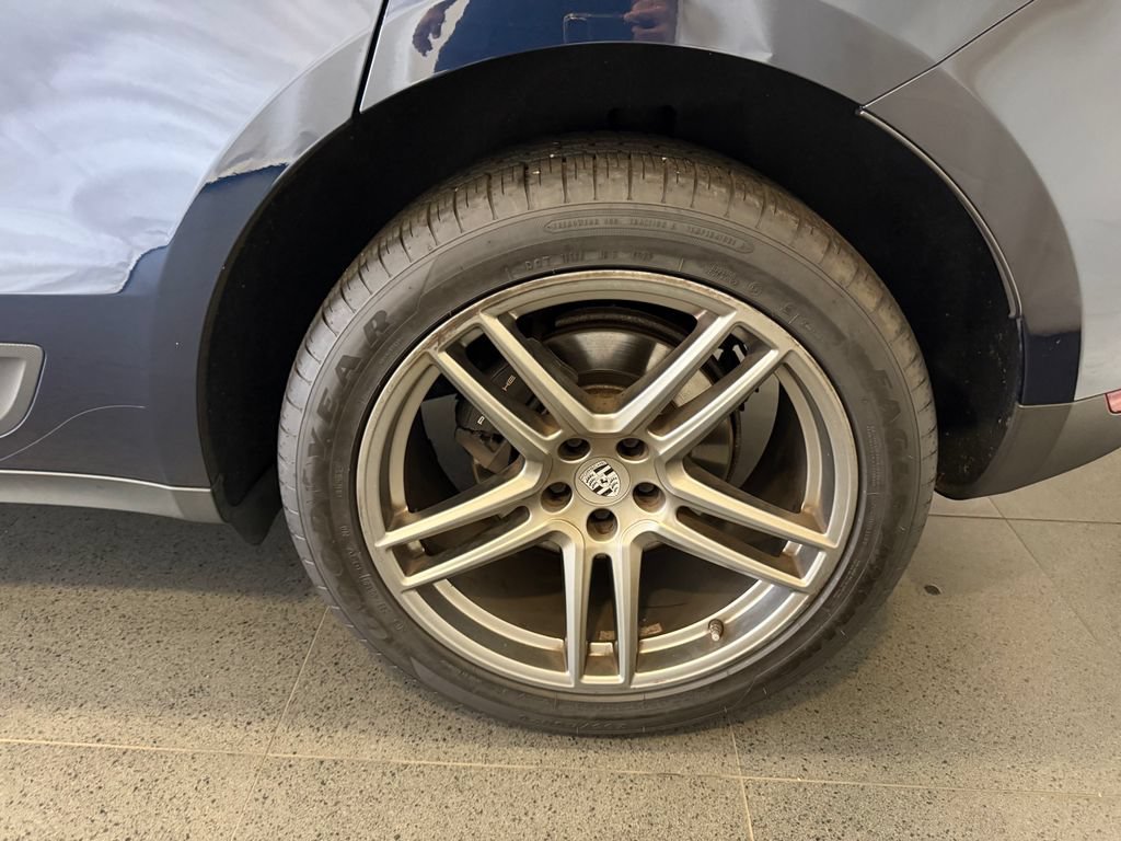 Certified 2020 Porsche Macan AWD/4WD image 11