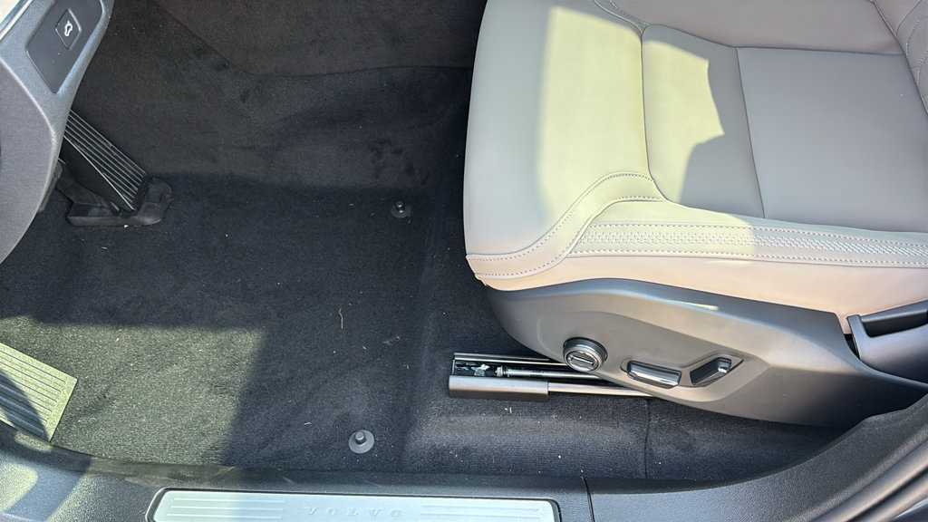 New 2027 Volvo XC60 B5 Core AWD/4WD image 24