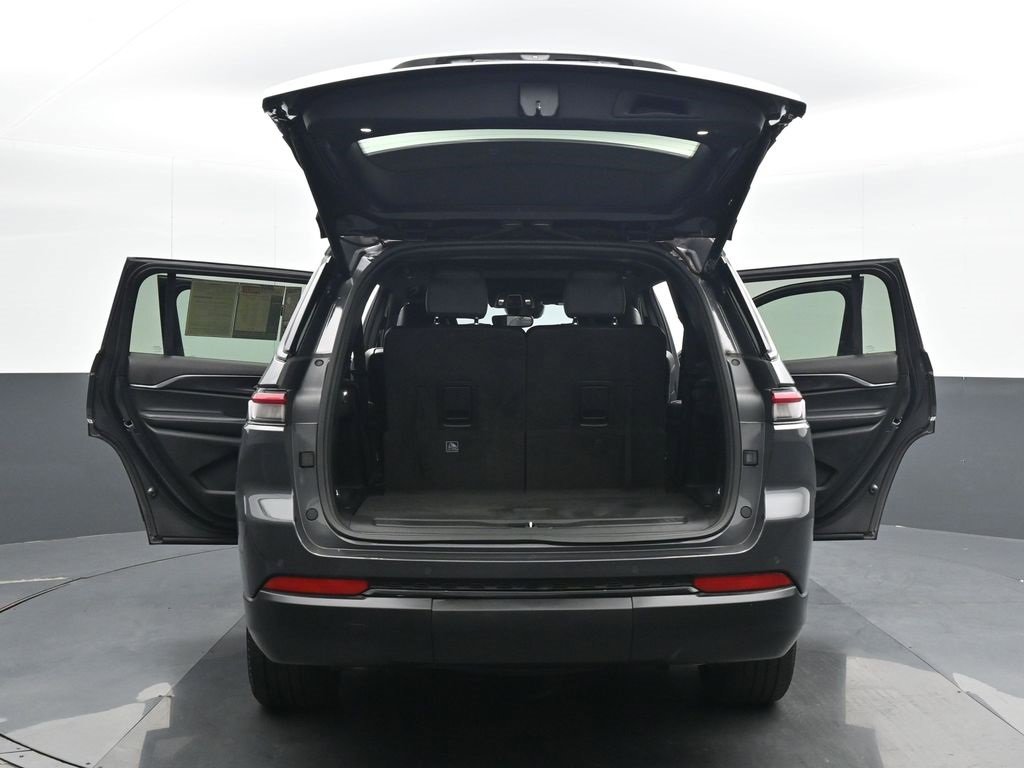 Used 2021 Jeep Grand Cherokee L Laredo image 25