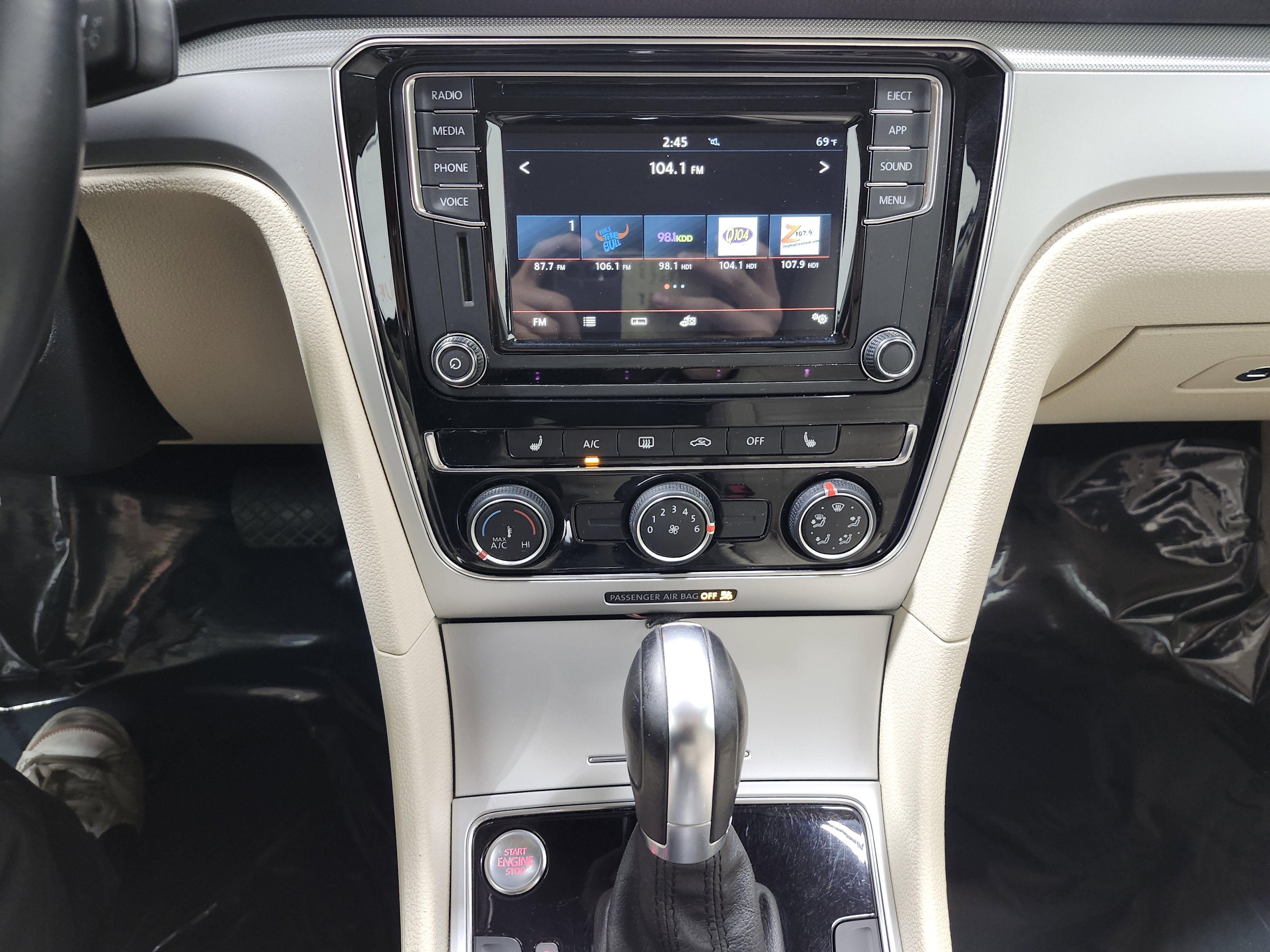 Used 2019 Volkswagen Passat 2.0T Wolfsburg w/ Wheels & Sunroof Package image 31