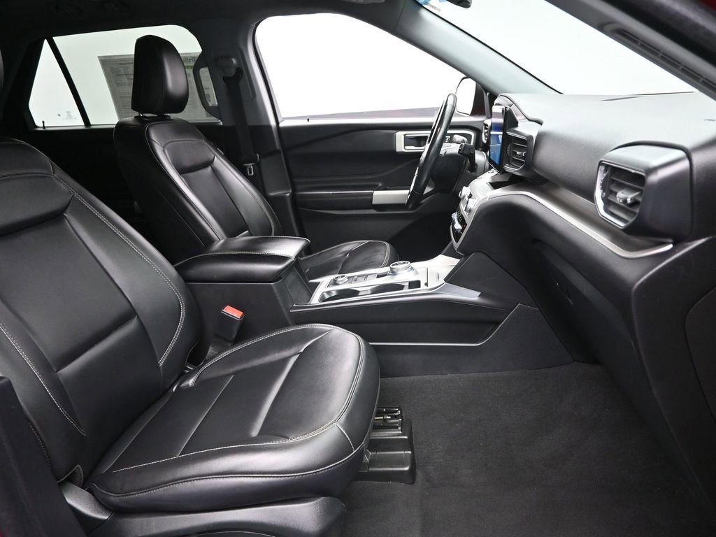 Used 2022 Ford Explorer XLT w/ Equipment Group 202A image 7