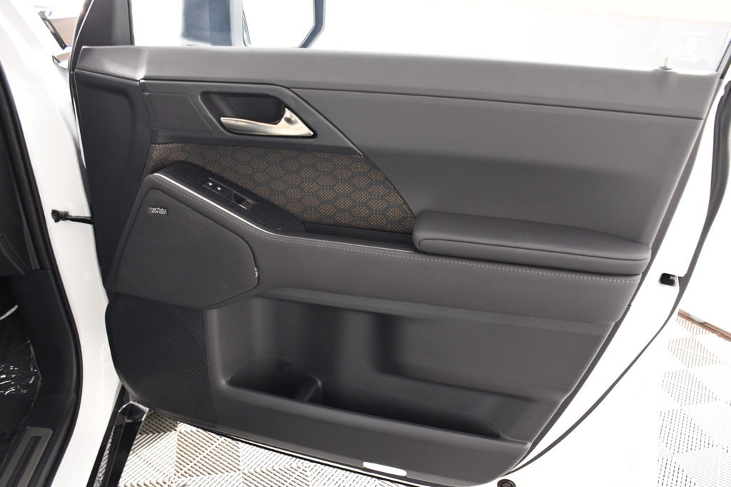 Used 2025 Lexus GX 550 w/ Cold Area Package AWD/4WD image 18