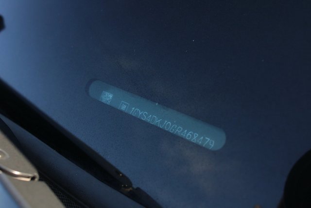 Used 2016 Cadillac Escalade Platinum image 31