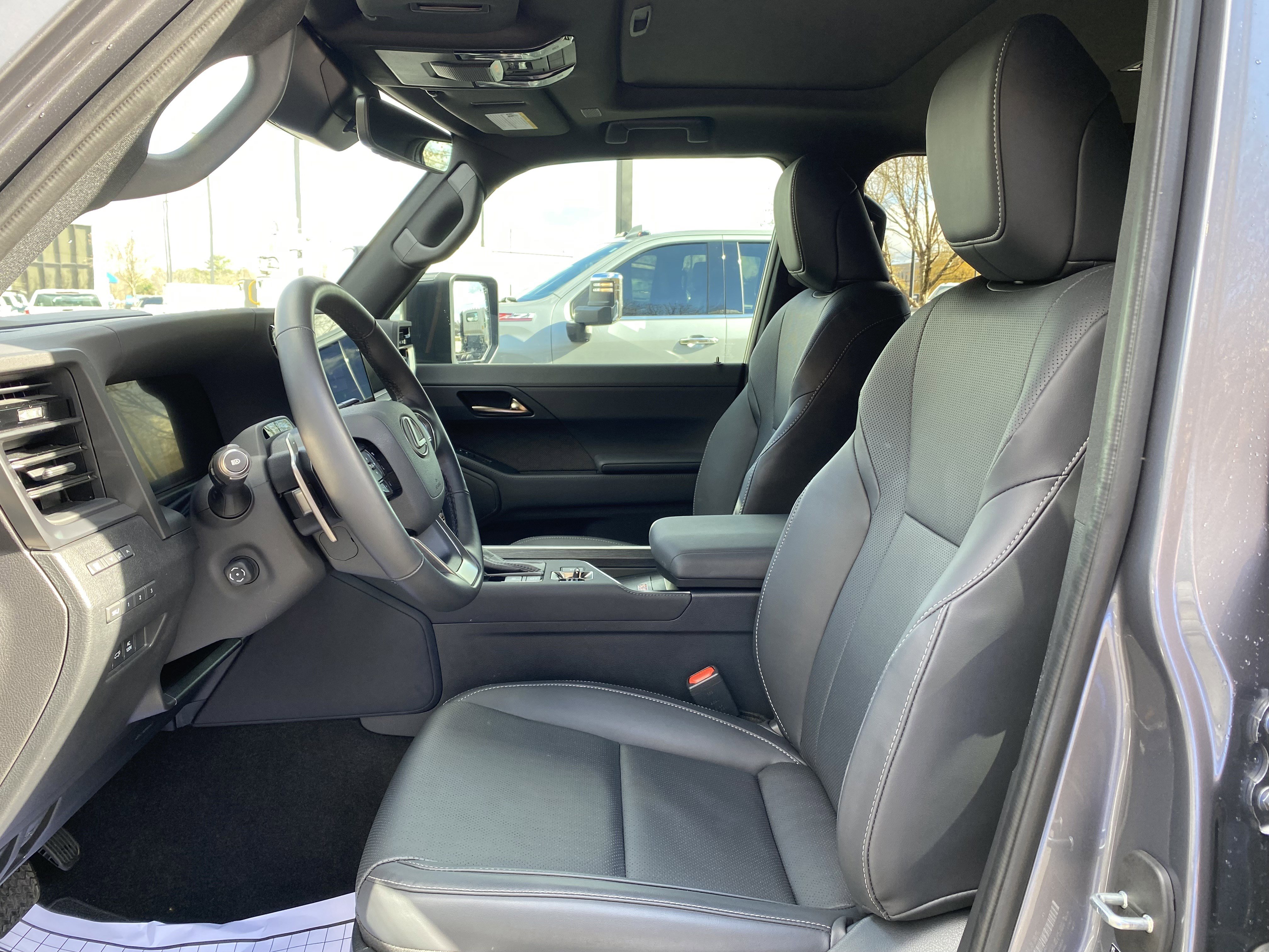 Used 2025 Lexus GX 550 w/ Cold Area Package image 16