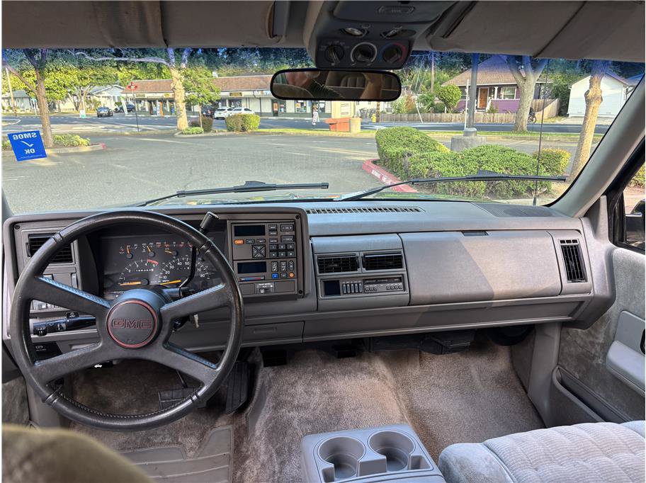 Used 1993 GMC Suburban 2500 RWD image 10
