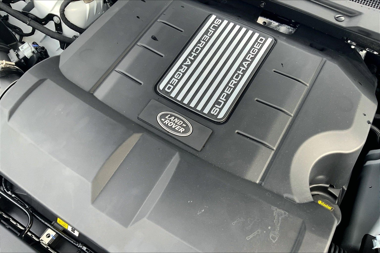 New 2025 Land Rover Defender 90 V8 image 17