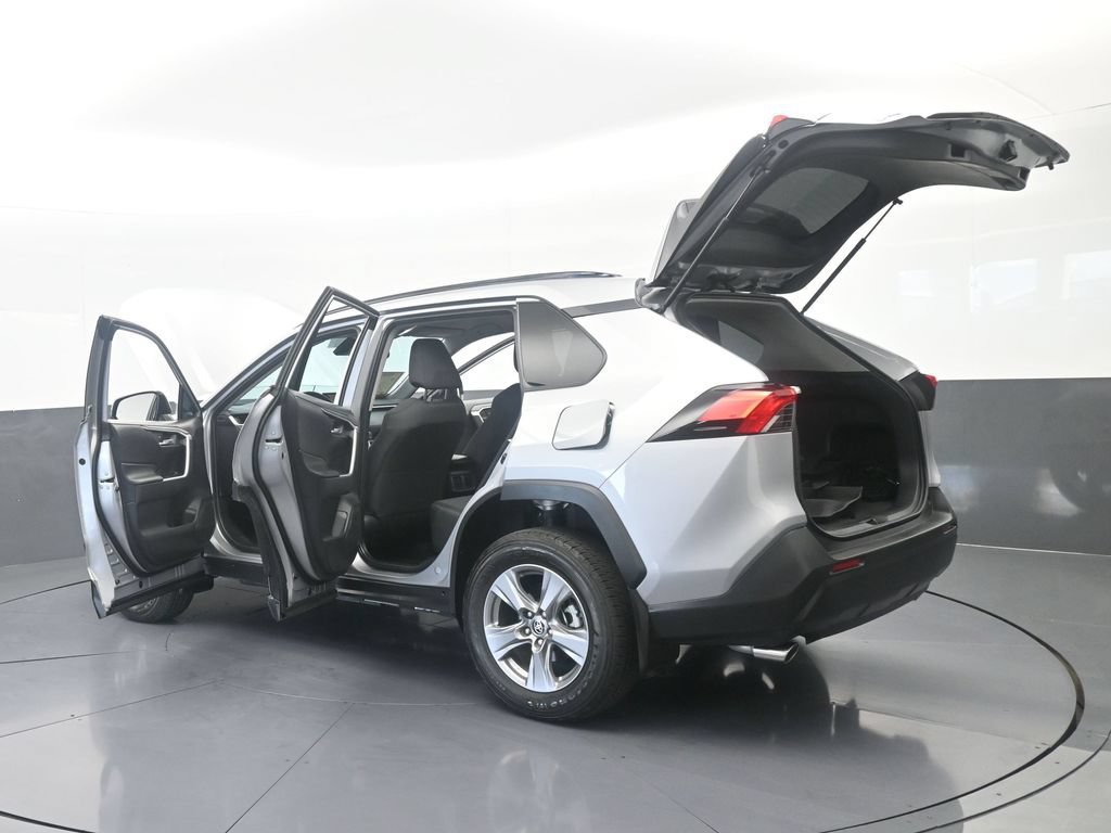 Used 2025 Toyota RAV4 XLE AWD/4WD image 71