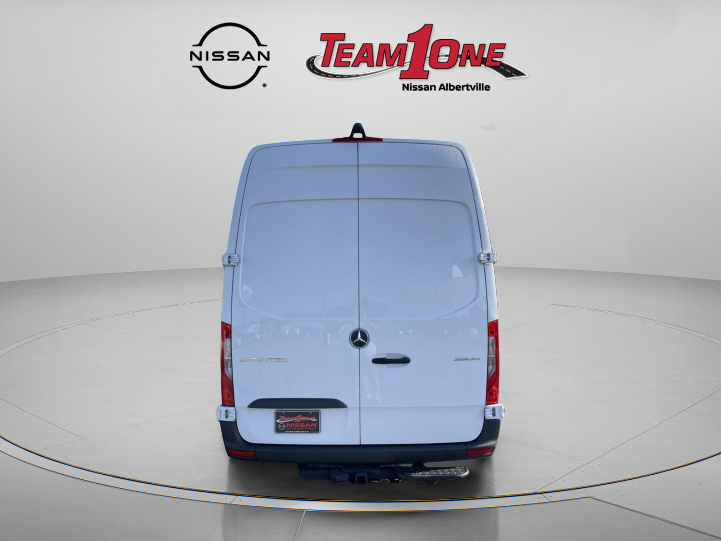 Used 2025 Mercedes-Benz Sprinter 2500 image 2