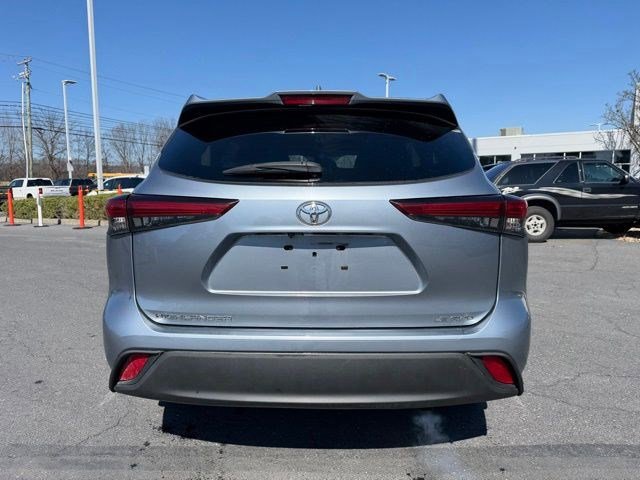 Used 2021 Toyota Highlander LE AWD/4WD image 5