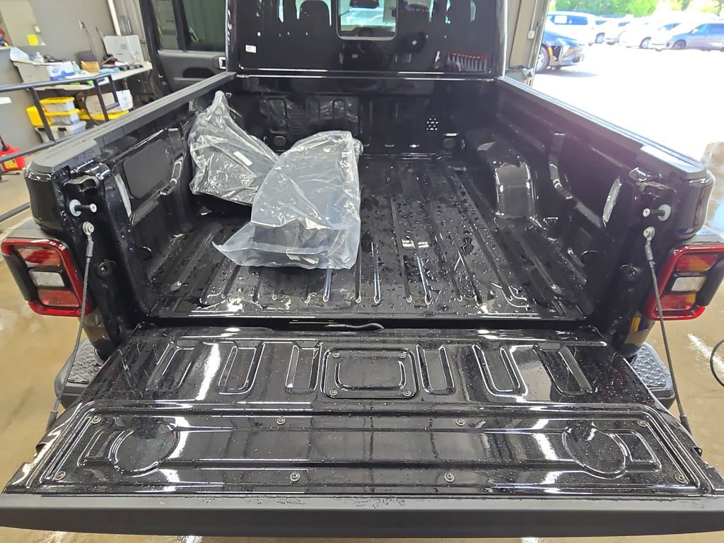 New 2026 Jeep Gladiator Sport AWD/4WD image 13