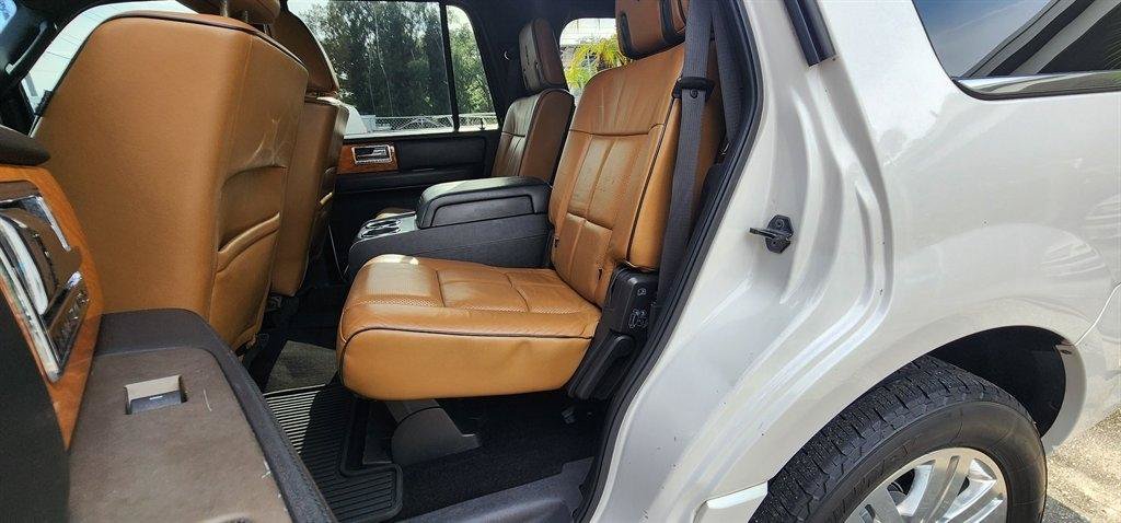 Used 2012 Lincoln Navigator 2WD image 28